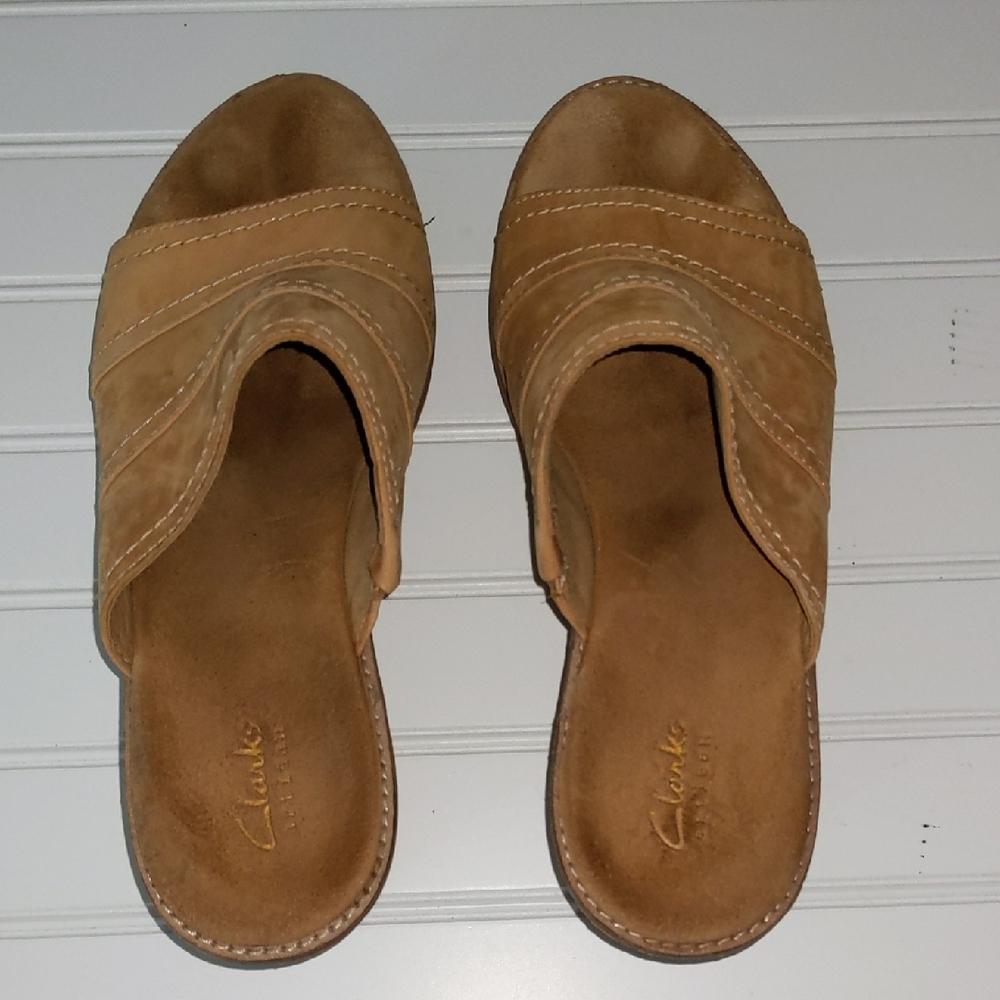 Clarks Women's Tan Suede Slide Sandals
